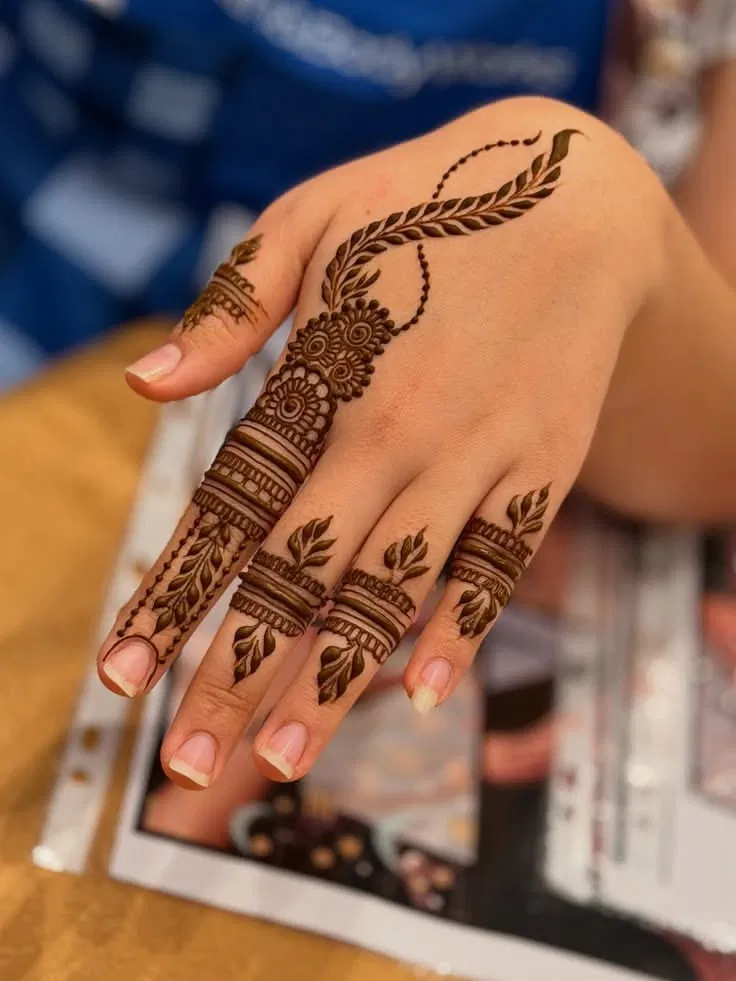 Arabic Simple Back Hand Mehndi Design (5)