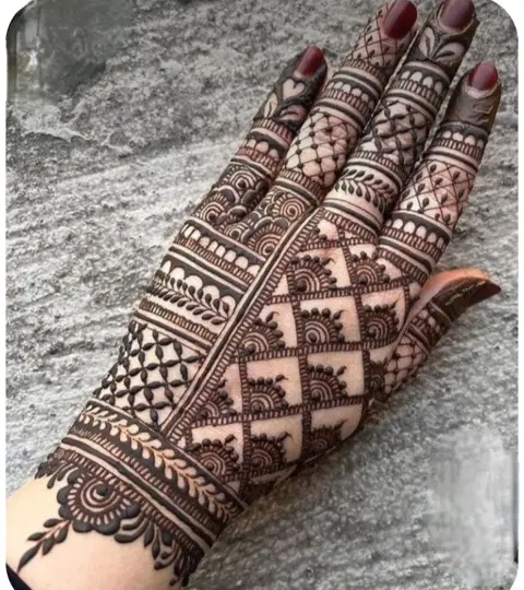 simple stylish front hand mehndi design