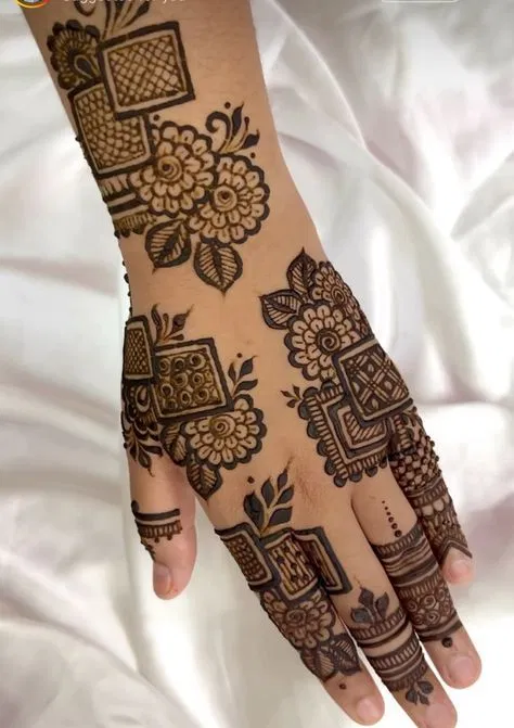 Simple Stylish Back Hand Mehndi Design (17)