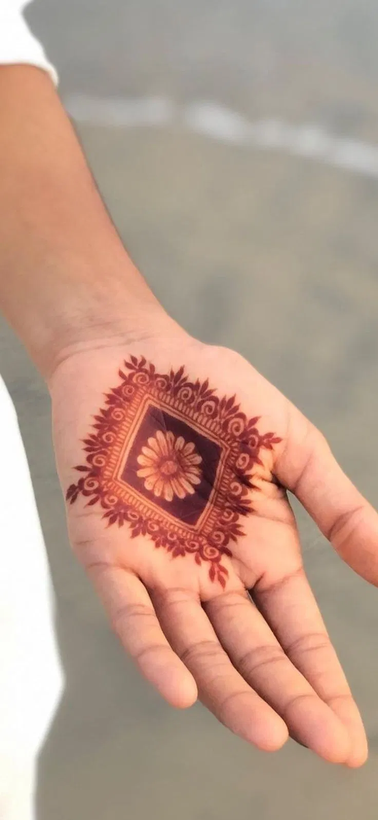 Simple Stylish Front Hand Mehndi Design with Flowers