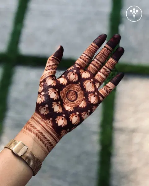 aesthetic bridal circle back hand mehndi design