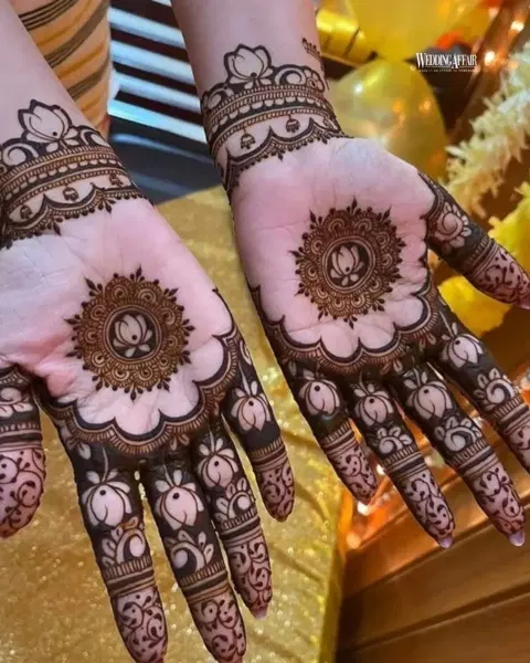aesthetic bridal circle front hand mehndi design