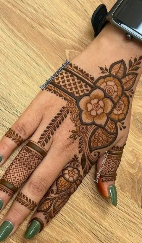 aesthetic bridal back hand mehndi design