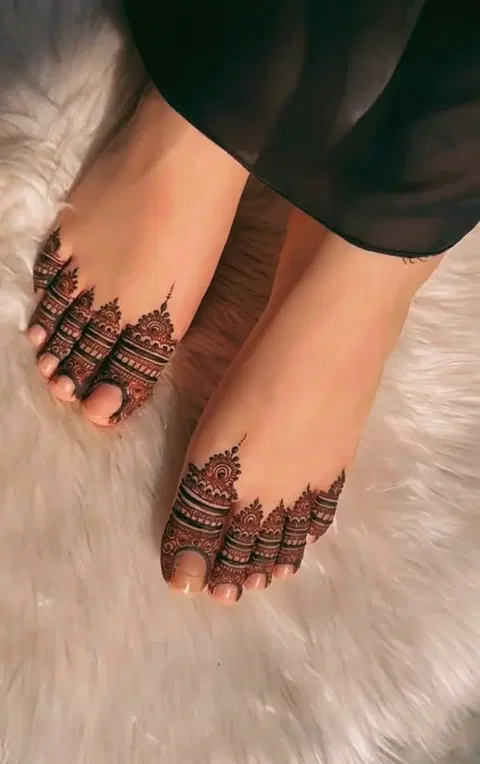 simple stylish back hand mehndi design