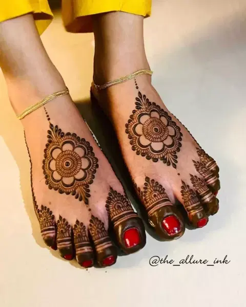 bridal pakistani circle foot mehndi design