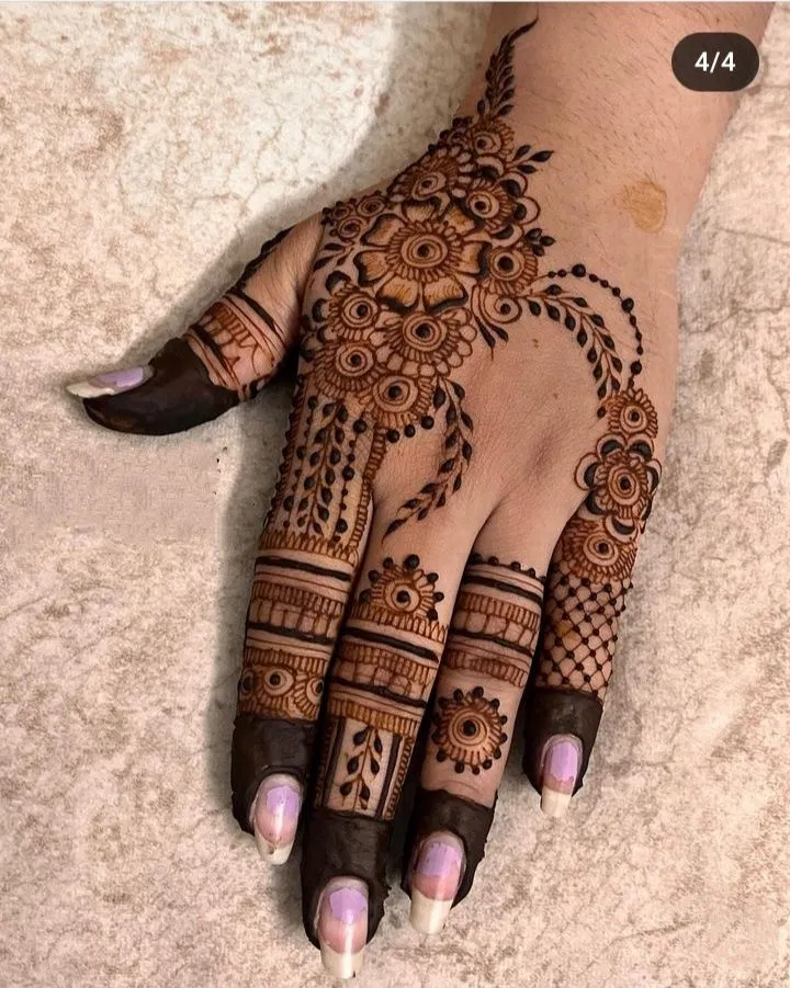 Simple Stylish Back Hand Mehndi Design for Karwa Chauth (3)