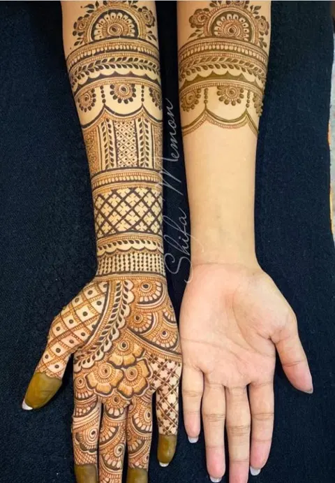 bridal simple figure front hand mehndi design