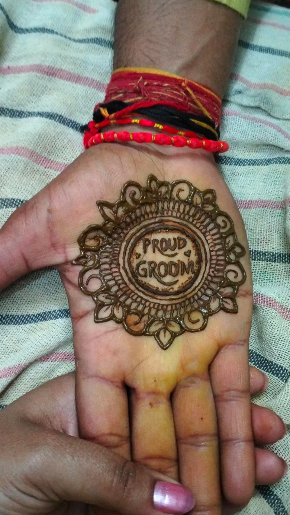 Bridal Simple Back Hand Mehndi Design with Gol Tikki (6)