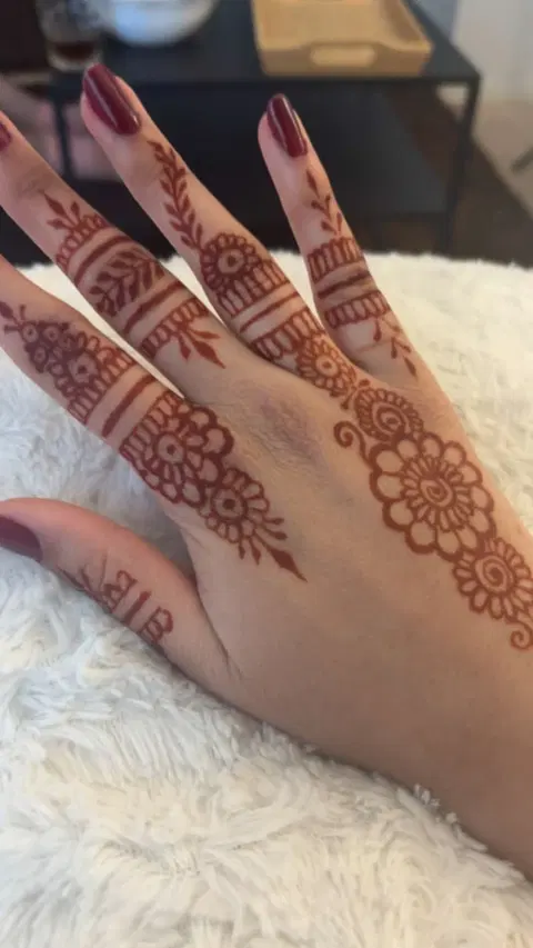 aesthetic indian bel finger mehndi design