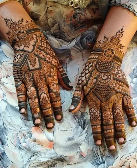 aesthetic bridal figure back hand mehndi design