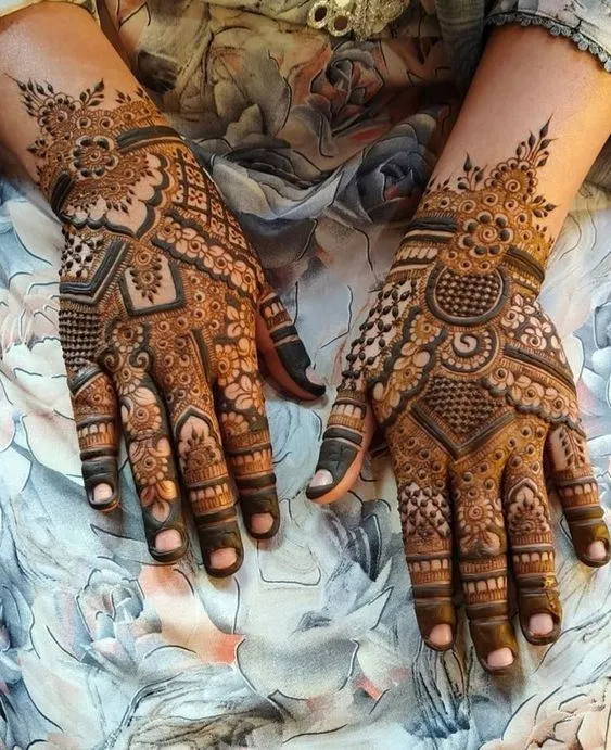 Aesthetic Bridal Back Hand Mehndi Design with Figures for Eid