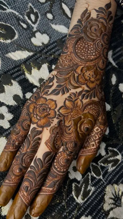 aesthetic arabic flower back hand mehndi design