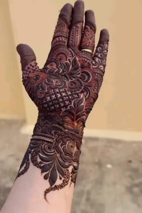 aesthetic dubai arm mehndi design