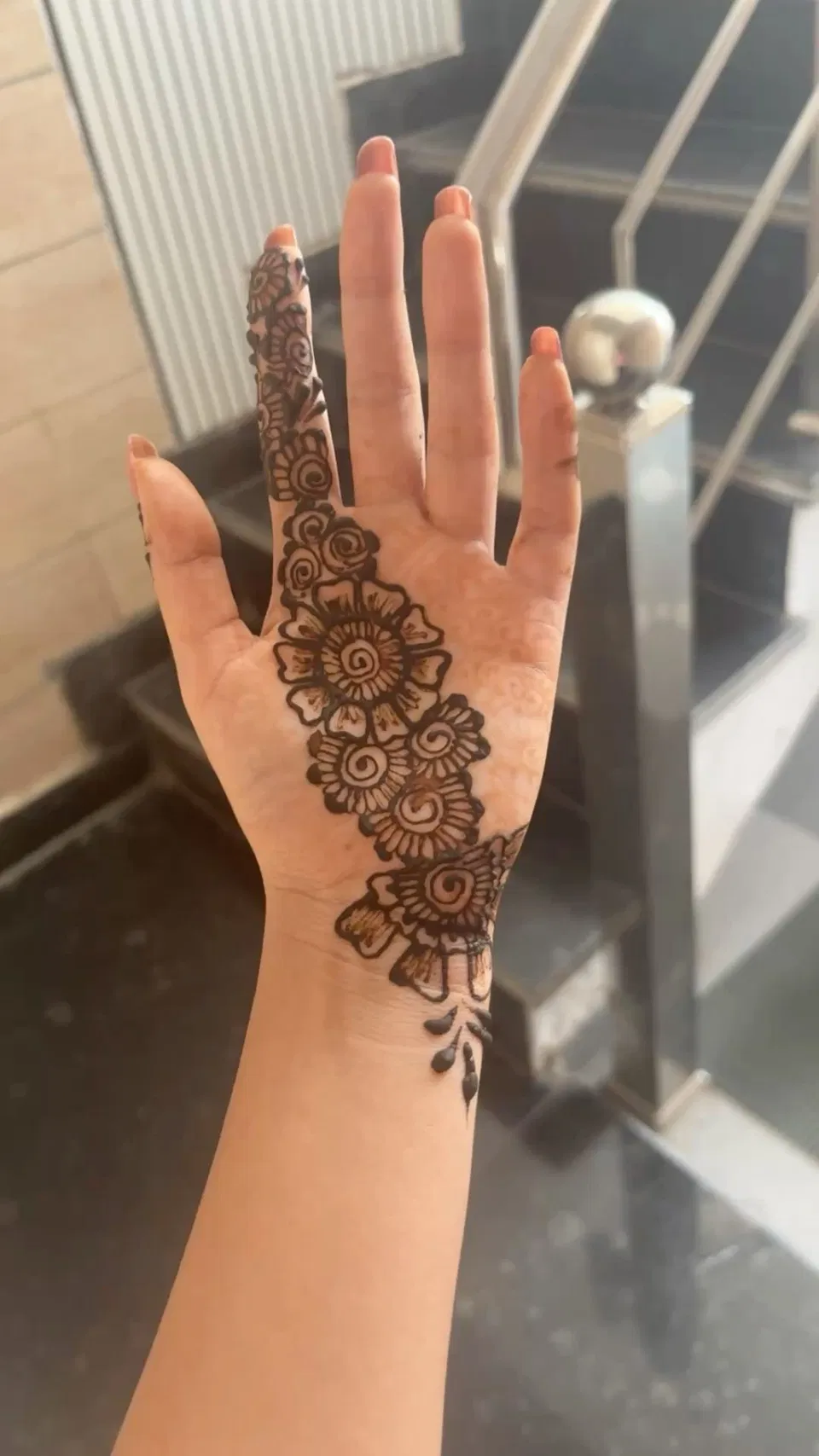 Arabic Minimal Finger Mehndi Design with Bel (3)