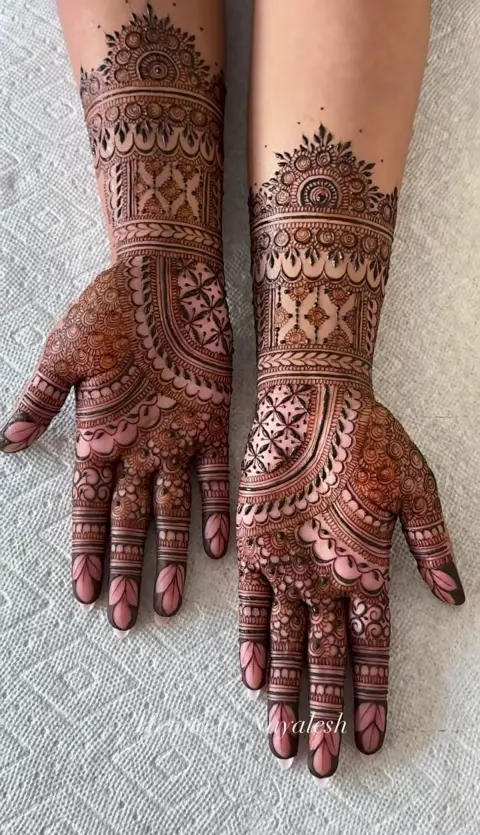 bridal moroccan circle arm mehndi design
