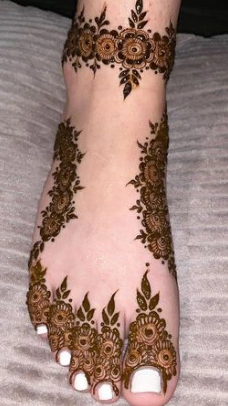 Bridal Dubai Back Hand Mehndi Design with Flowers for Eid