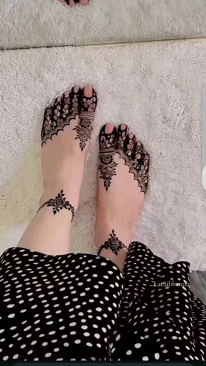 Pakistani Simple Back Hand Mehndi Design for Eid (3)