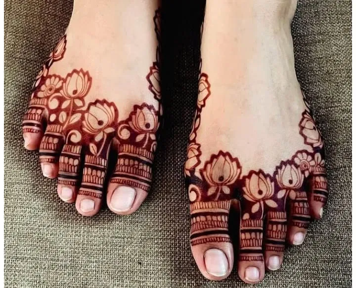 Bridal Pakistani Foot Mehndi Design with Figures and Lotus