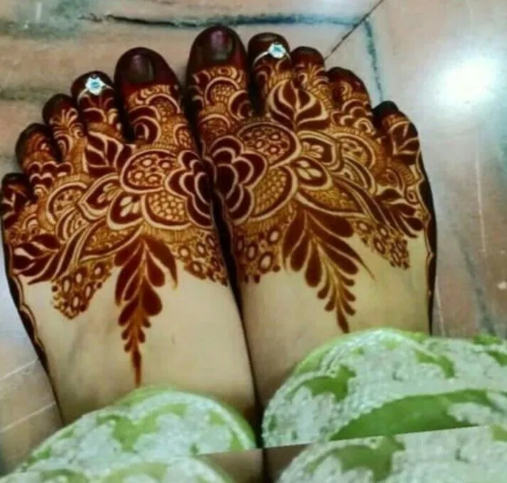 Arabic Pakistani Foot Mehndi Design for Eid (2)