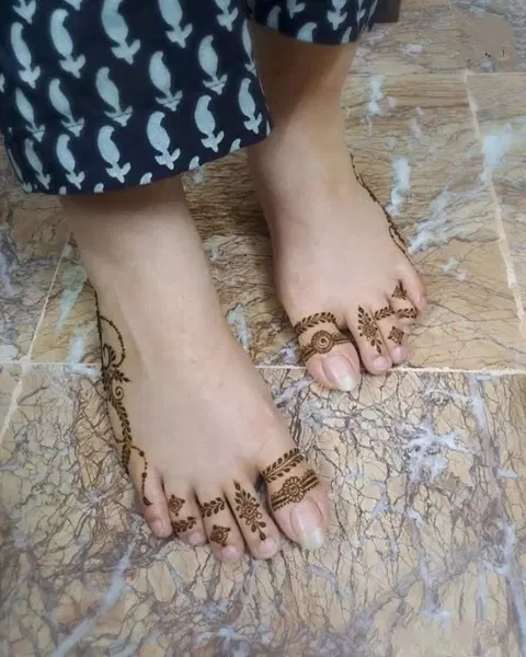 pakistani simple finger mehndi design