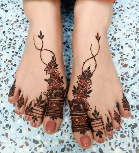 minimal pakistani lotus back hand mehndi design