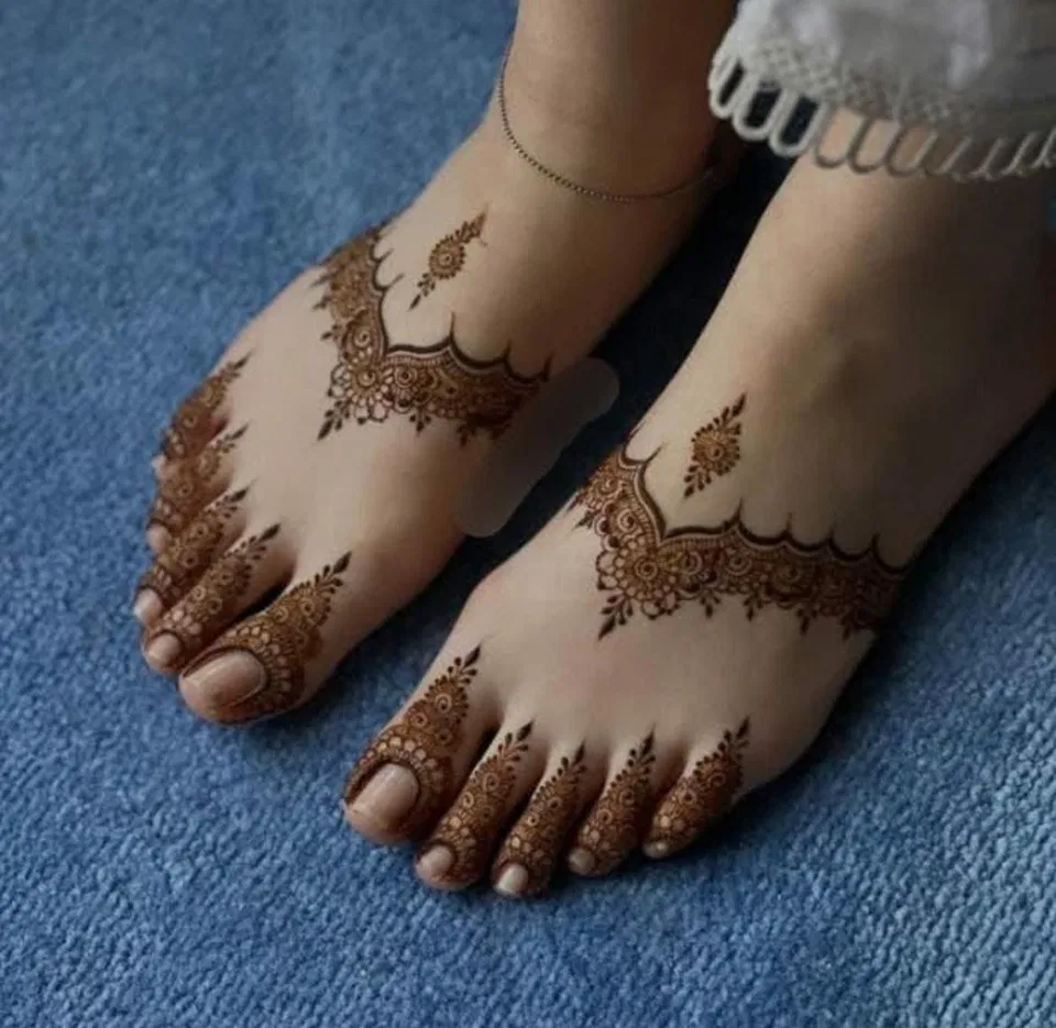 Pakistani Simple Foot Mehndi Design for Eid
