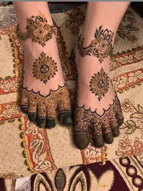 pakistani simple back hand mehndi design