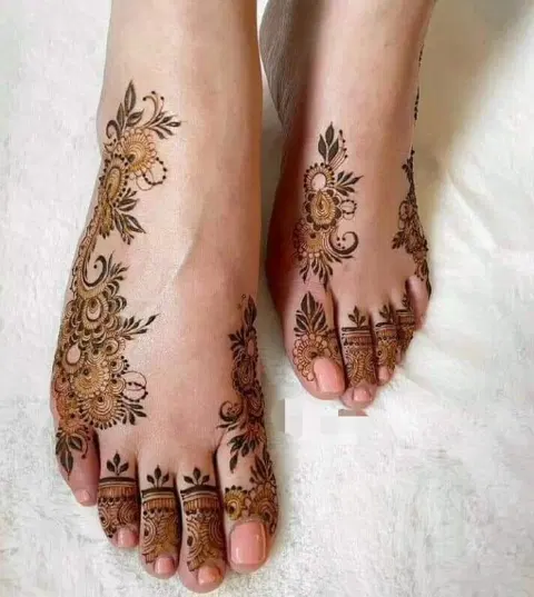 bridal minimal back hand mehndi design