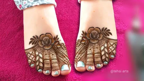 pakistani simple heart foot mehndi design