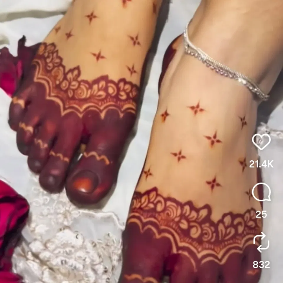 Bridal Pakistani Finger Mehndi Design with Flowers and Hearts