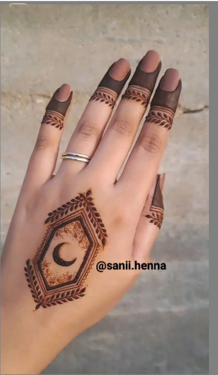 Minimal Simple Back Hand Mehndi Design with Gol Tikki and Moon (4)