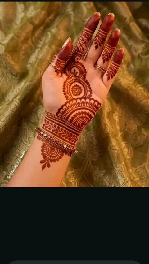 aesthetic arabic front hand mehndi design