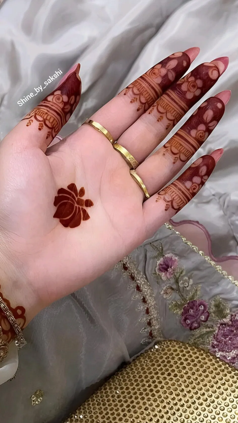 Aesthetic Minimal Finger Mehndi Design with Gol Tikki and Figures