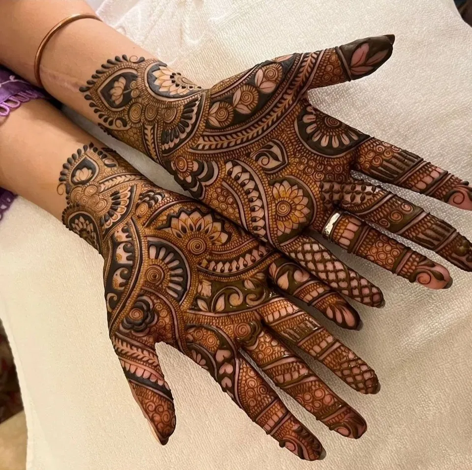Bridal Indian Front Hand Mehndi Design with Gol Tikki (3)