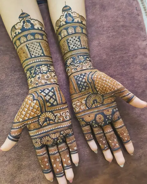 bridal stylish peacock back hand mehndi design