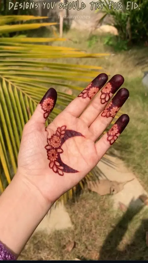 aesthetic minimal circle finger mehndi design