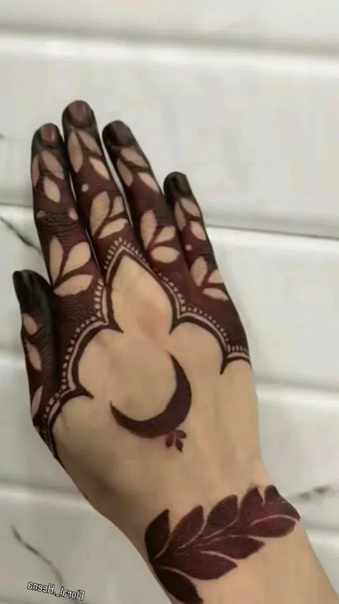 simple moon arm mehndi design