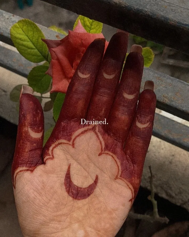 Aesthetic Arabic Front Hand Mehndi Design with Gol Tikki, Flowers and Moon (7)