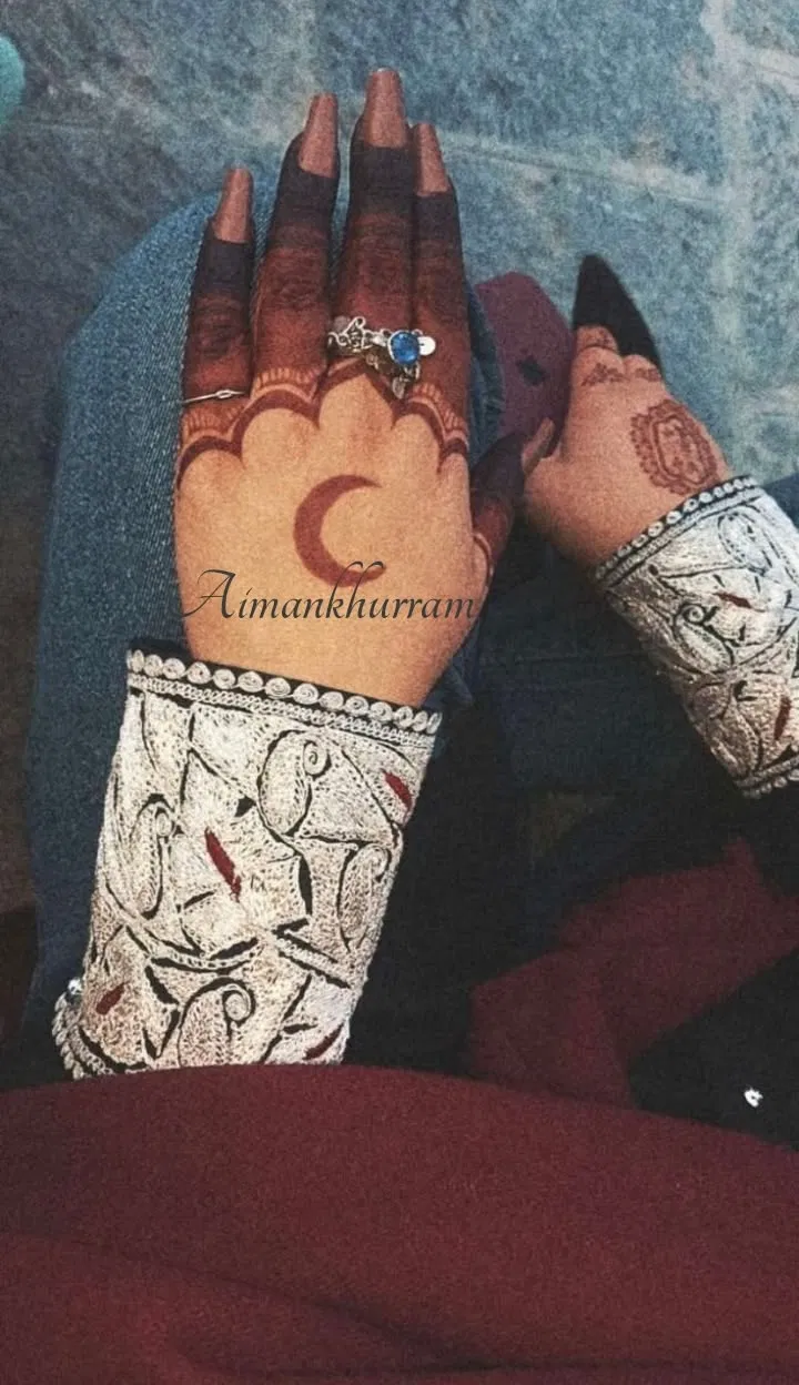Aesthetic Bridal Back Hand Mehndi Design with Figures and Moon