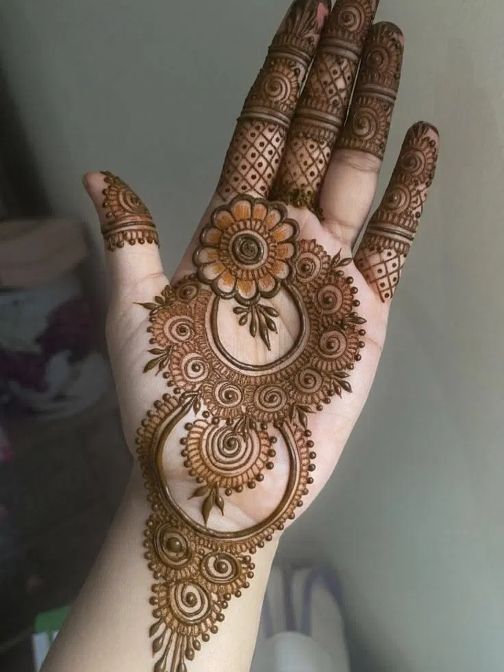 Aesthetic Arabic Front Hand Mehndi Design with Bel, Gol Tikki and Flowers for Karwa Chauth (4)