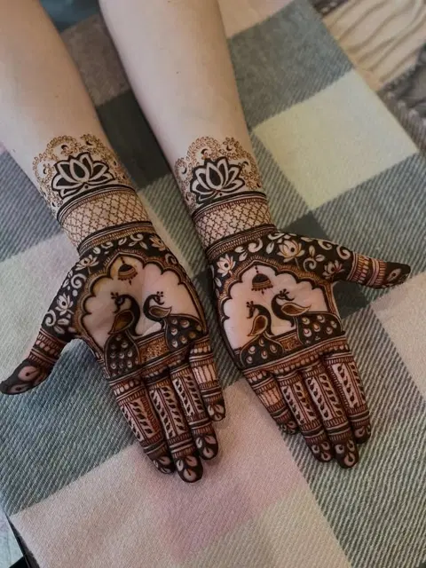 bridal royal circle front hand mehndi design