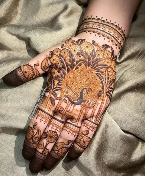 bridal indian circle front hand mehndi design