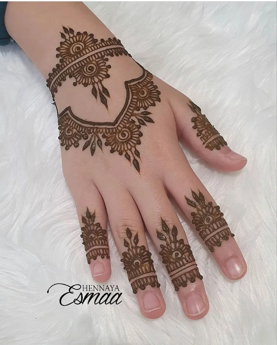 Arabic Simple Back Hand Mehndi Design with Bel, Gol Tikki and Lotus