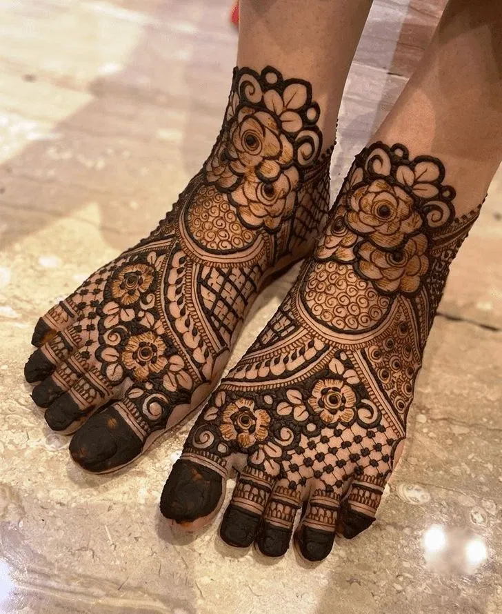 Bridal Stylish Foot Mehndi Design with Figures and Flowers