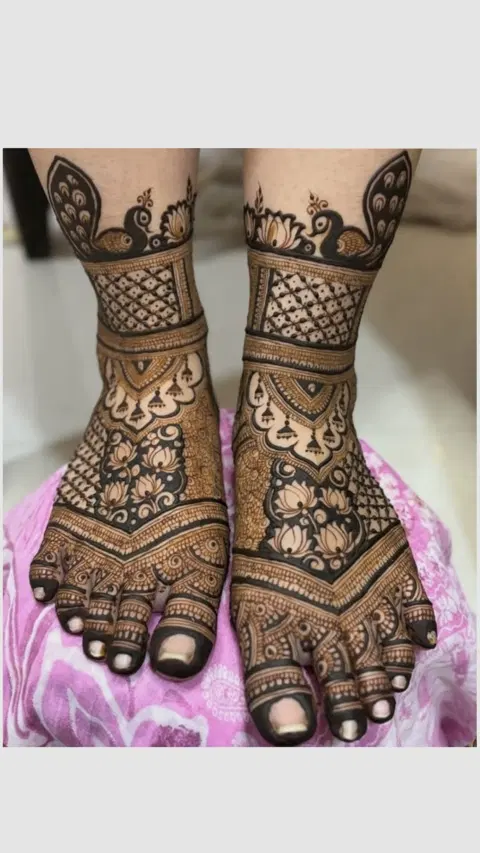 bridal figure foot mehndi design