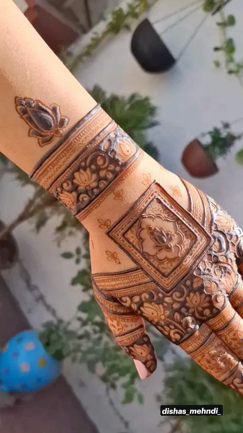 aesthetic indian figure back hand mehndi design