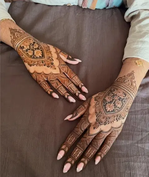 aesthetic bridal back hand mehndi design
