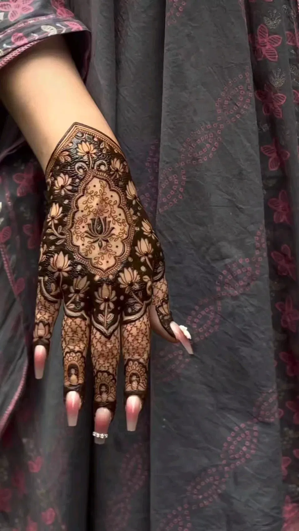 Aesthetic Bridal Back Hand Mehndi Design with Flowers and Lotus for Engagement (9)