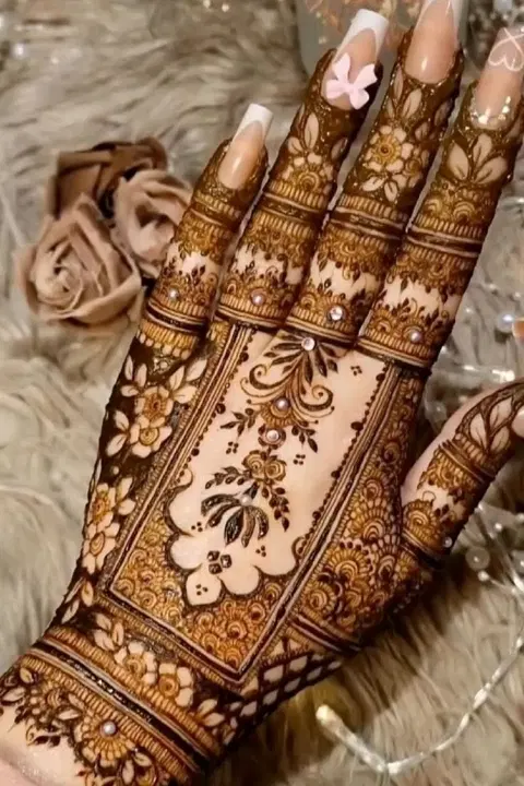 aesthetic bridal circle back hand mehndi design