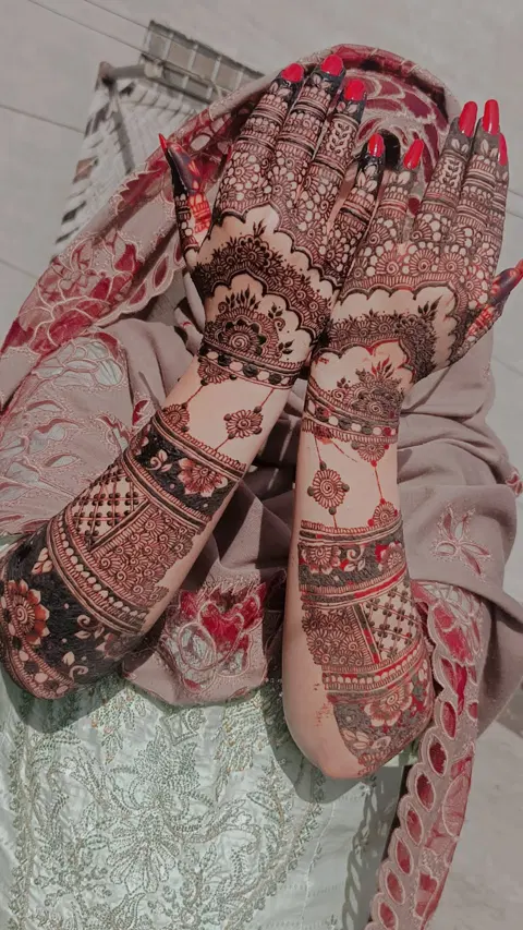 aesthetic bridal front hand mehndi design